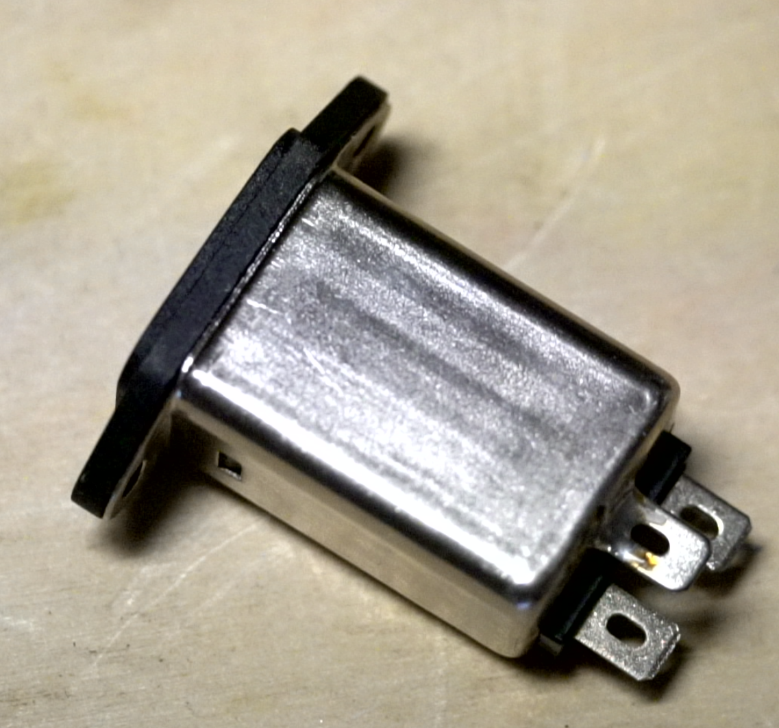 Netzstecker C14 Stecker 3-polig Schraubmontage 10A 250V IEC 320