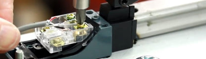 Wiring the adjustable rotary limit switch in NO mode using a shielded 2 conductor cable.