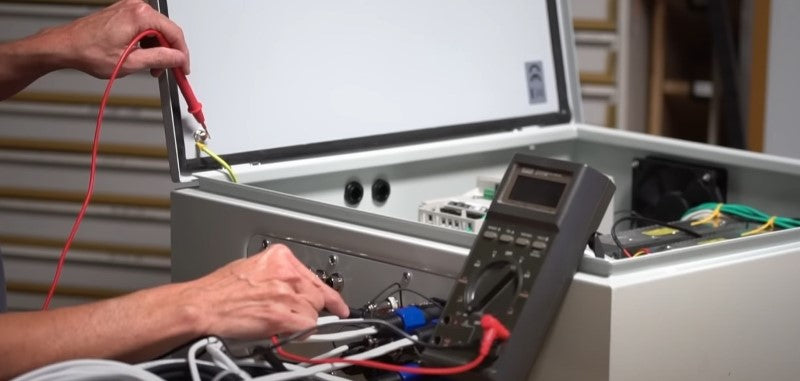 Plug-and-play CNC control electronics cabinet for closed loop stepper motors and drivers