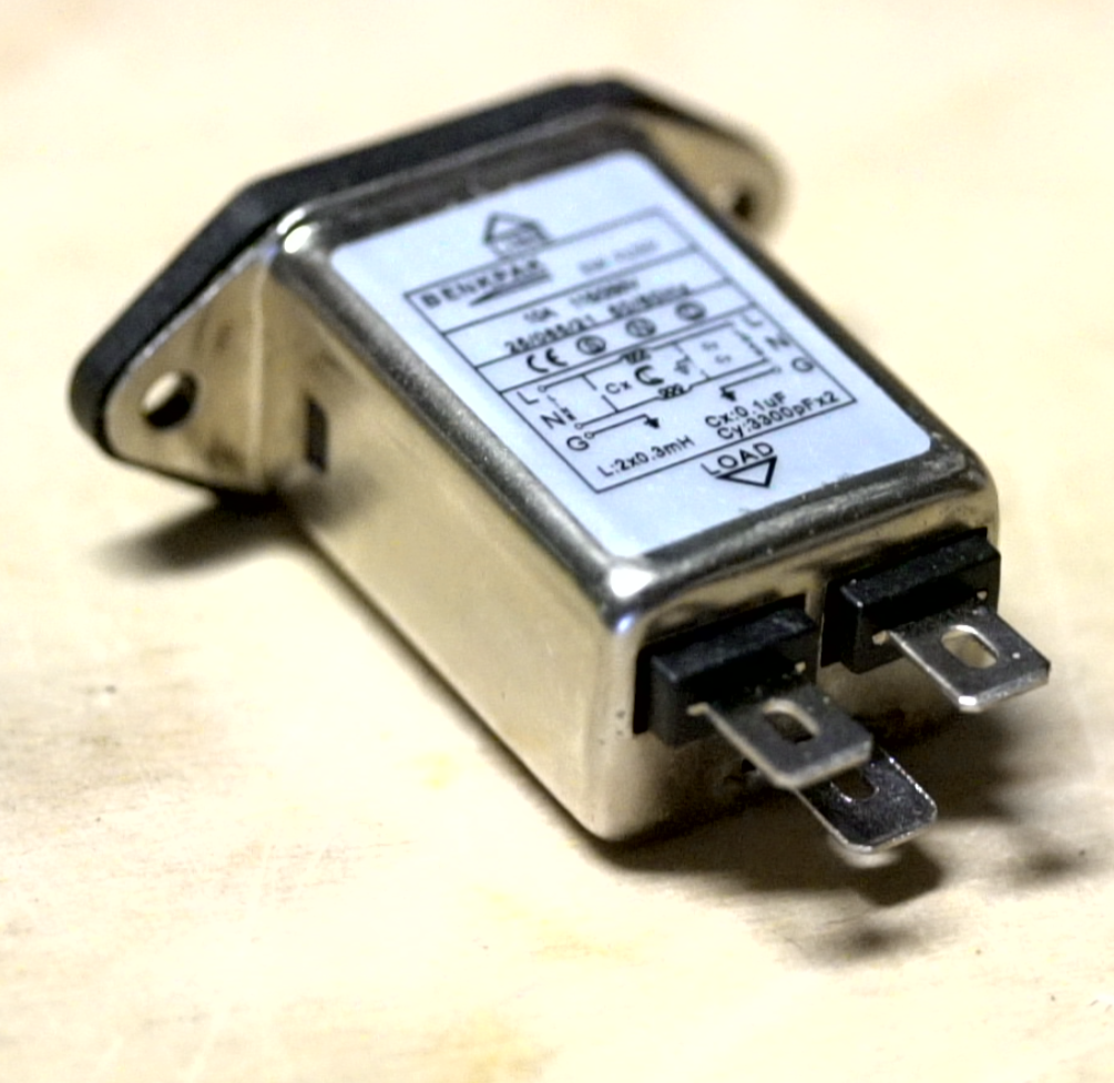 Netzstecker C14 Stecker 3-polig Schraubmontage 10A 250V IEC 320